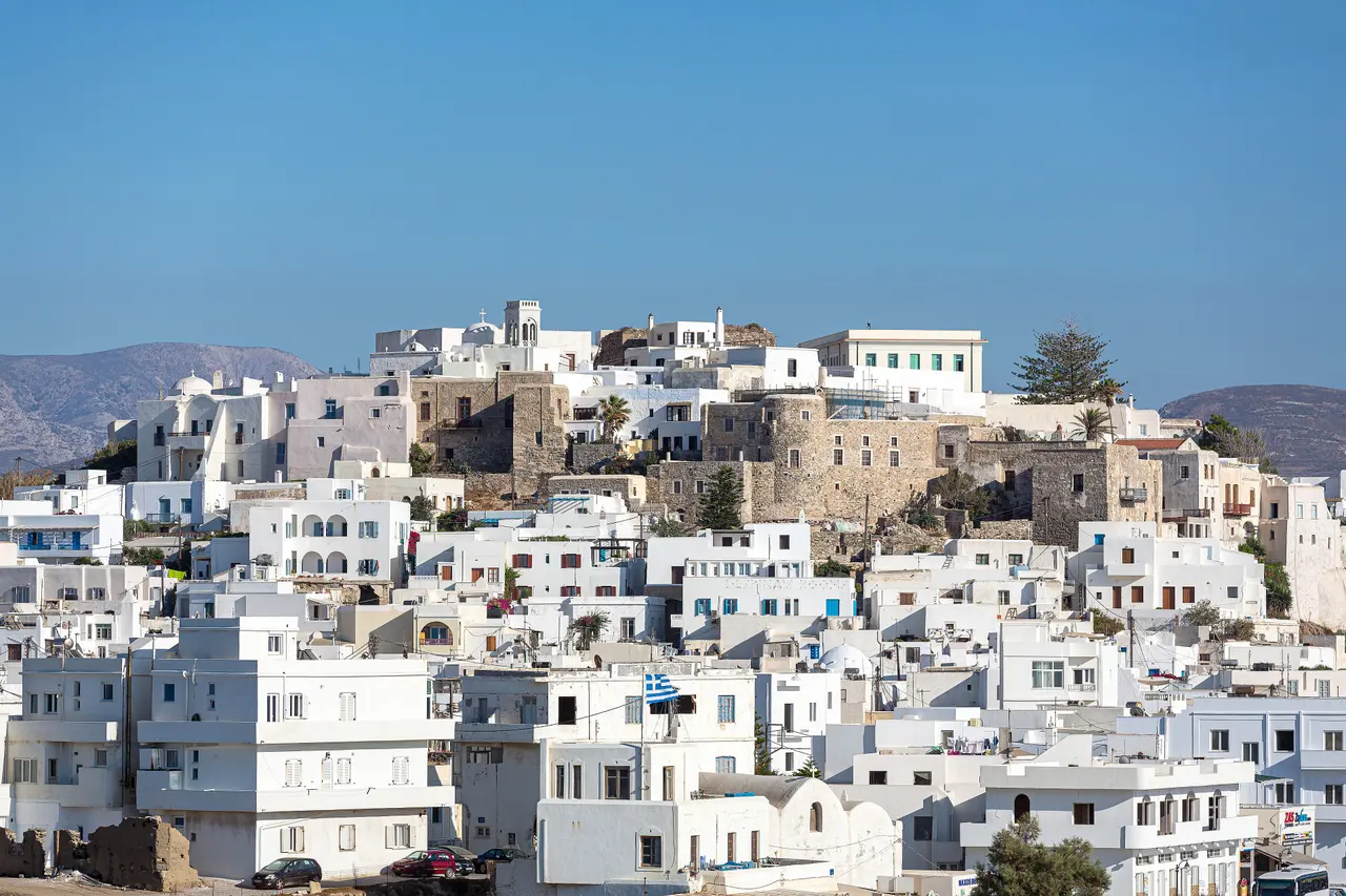 Chora's old town and the Kastro seen from Palátia