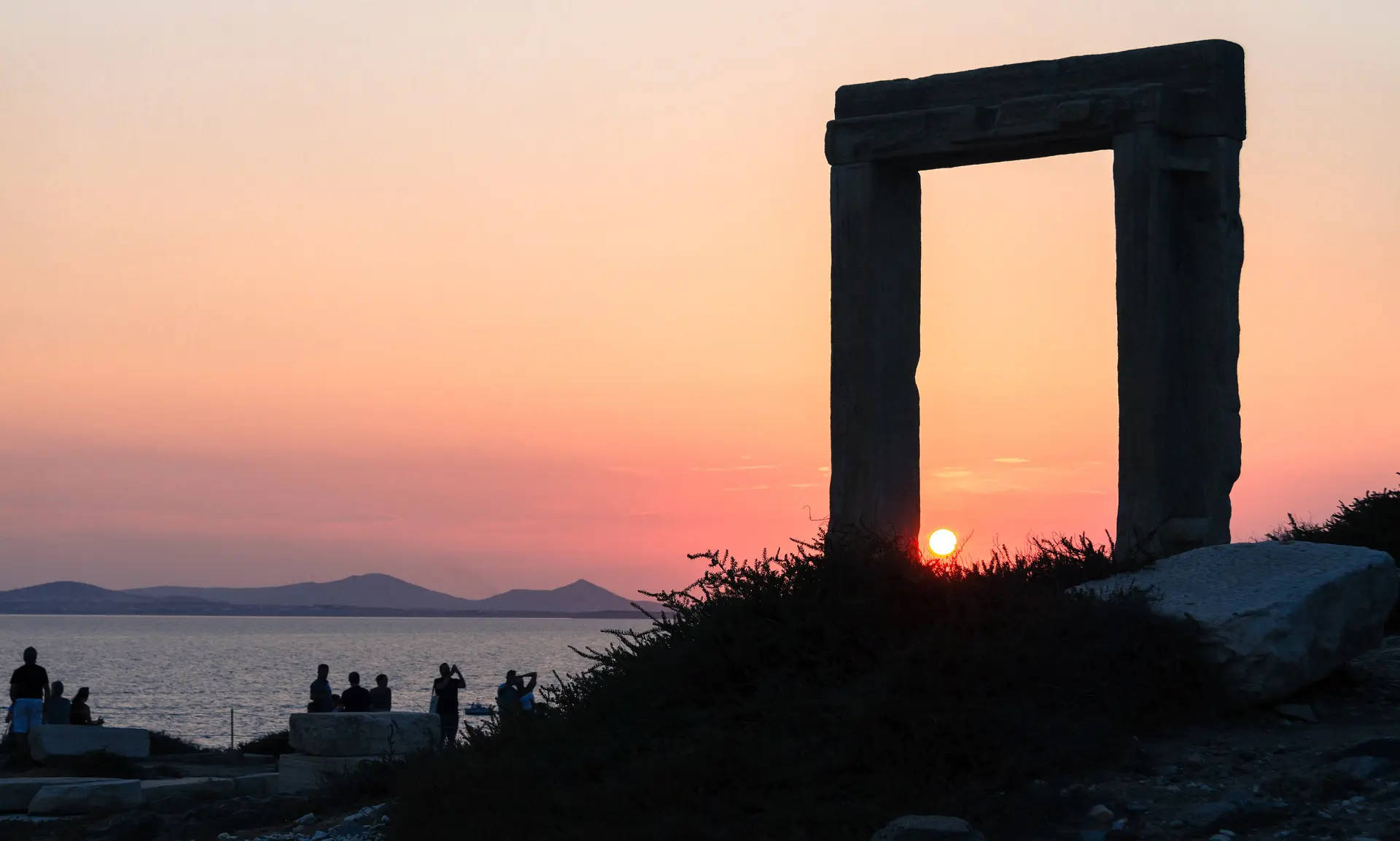 Η Πορτάρα της Νάξου στο ηλιοβασίλεμα